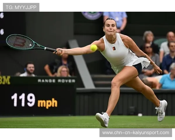 萨巴伦卡与贝克汉姆同框合影，黑裙造型尽显优雅气质，萨巴伦卡年龄